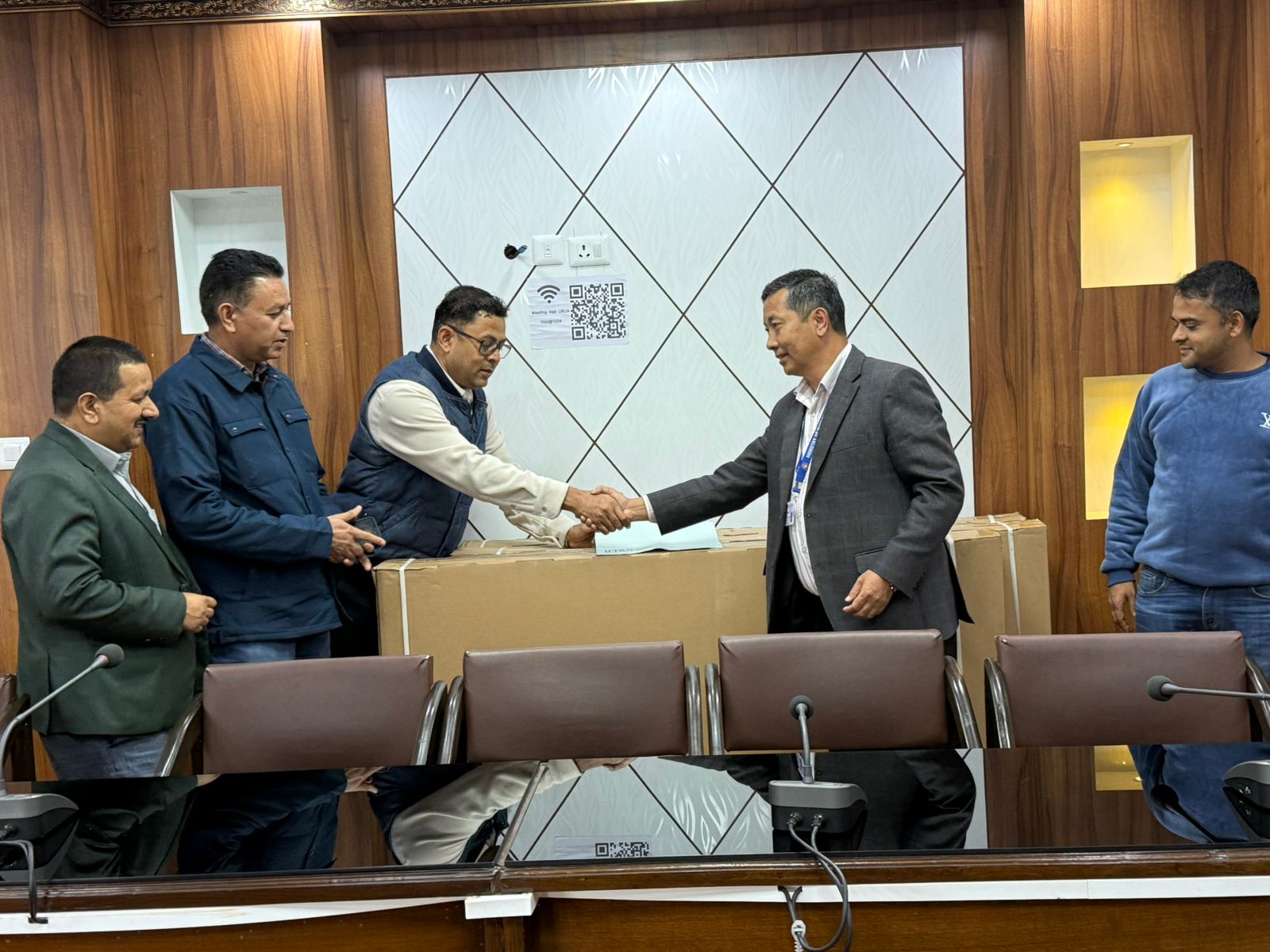 ऊर्जा मन्त्रालयलाई इप्पानले दियो चार थान टेलिभिजन